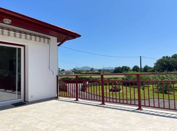 Maison de 172 m2, vue montagne, terrain de 1 427 m2