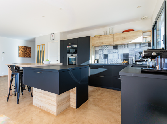 Maison de plain-pied contemporaine à Bassussarry