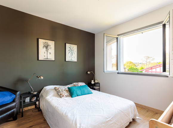 Maison de plain-pied contemporaine à Bassussarry