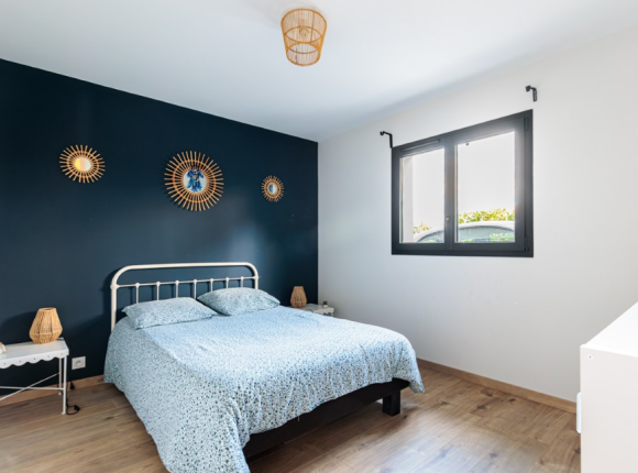 Maison de plain-pied contemporaine à Bassussarry