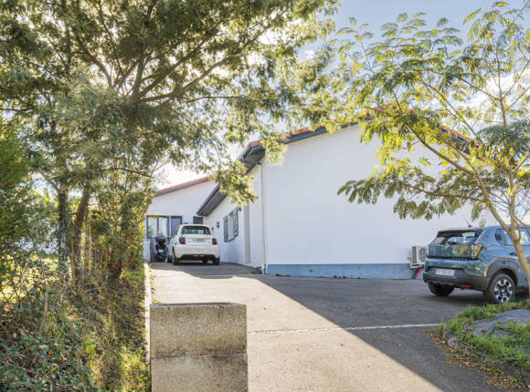 Maison de plain-pied contemporaine à Bassussarry