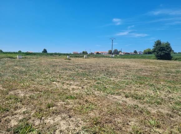 Terrain plat entre Bidache et Saint Palais