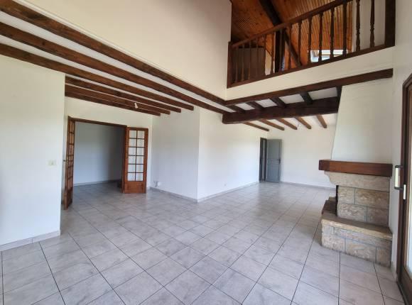 Spacieuse maison avec vue montagnes