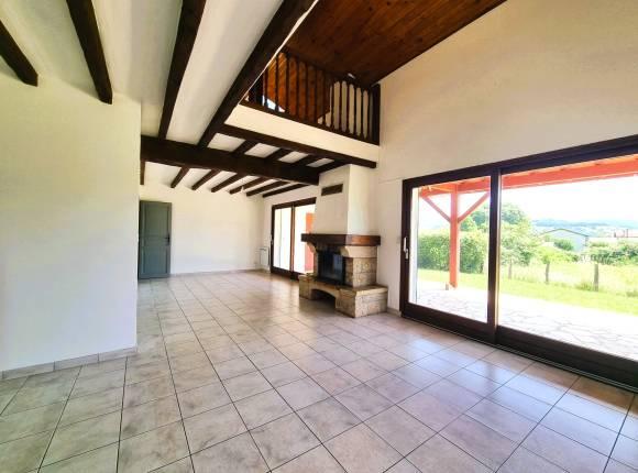 Spacieuse maison avec vue montagnes