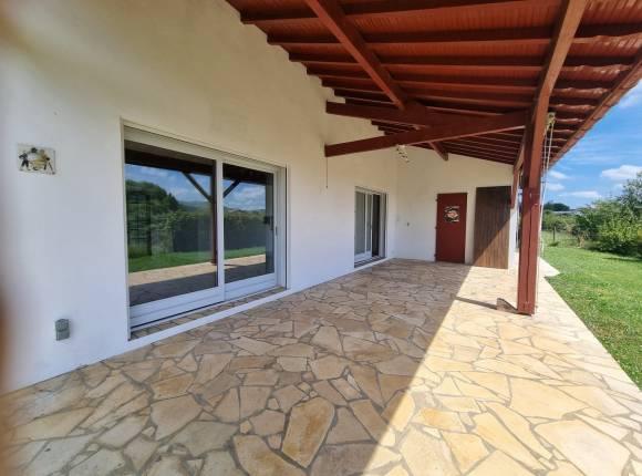 Spacieuse maison avec vue montagnes