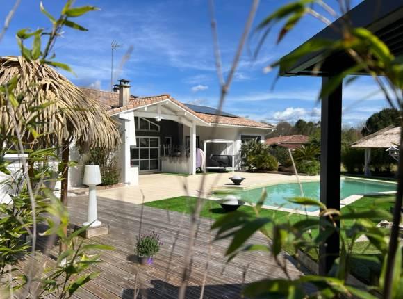 MAISON PLAIN PIED 145 m², GARAGE,PISCINE