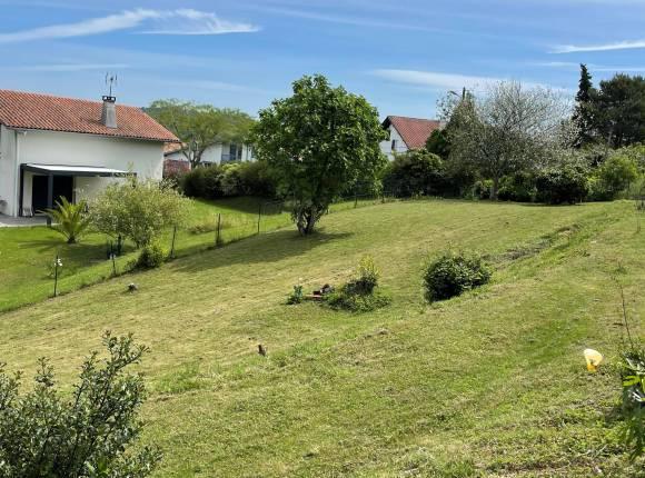 Terrain de 713 m²