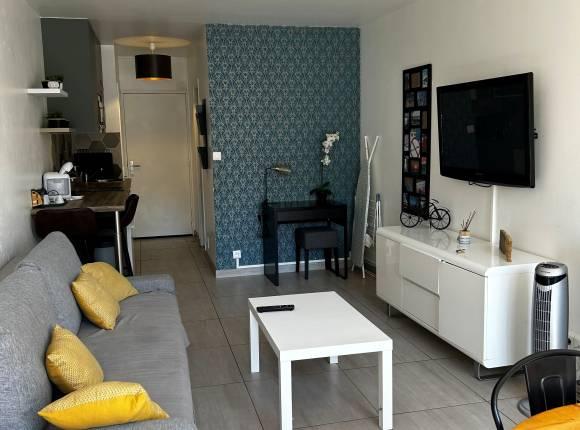 Studio de 20 m² avec loggia en front de mer