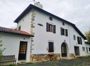 Maison / Villa 8 pièces 694m²