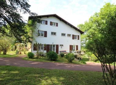 Maison / Villa 10 pièces 405m²